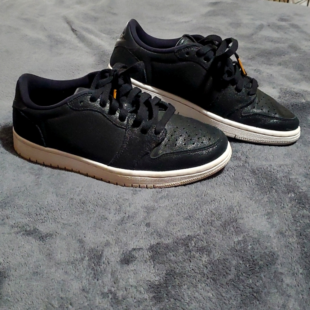 Women's Air Jordan 1 Retro Low 'Metallic Gold'